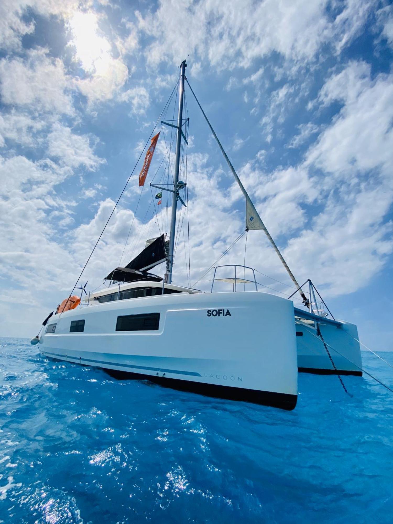 Botel Catamaran Sofia *